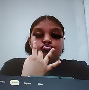 Meet your Posher, Gloria